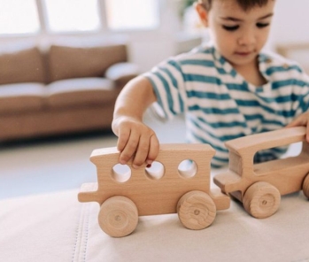 ▷ ¿Cómo la donación de juguetes puede estimular la imaginación y la creatividad de los niños menos privilegiados?